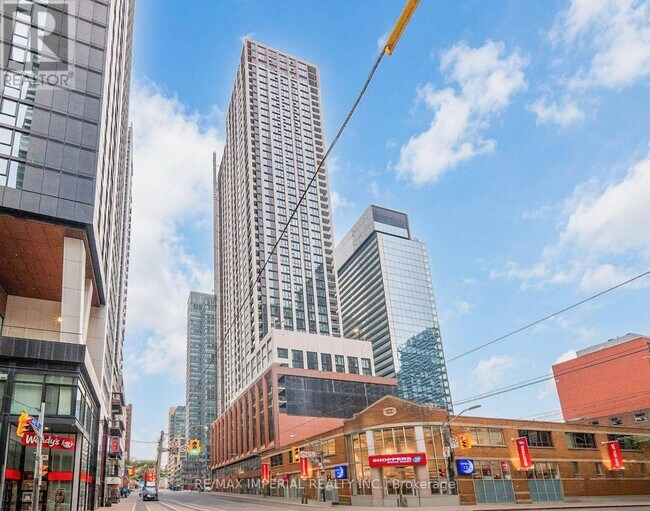 Building Photo - 400 King St W