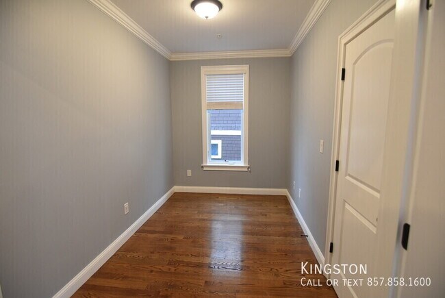 Foto del edificio - 38 Hyde Park Ave