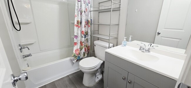 Building Photo - 930 Poppleton Dr