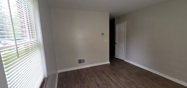 Building Photo - Newly Renovated 2 bedroom in Fairborn!