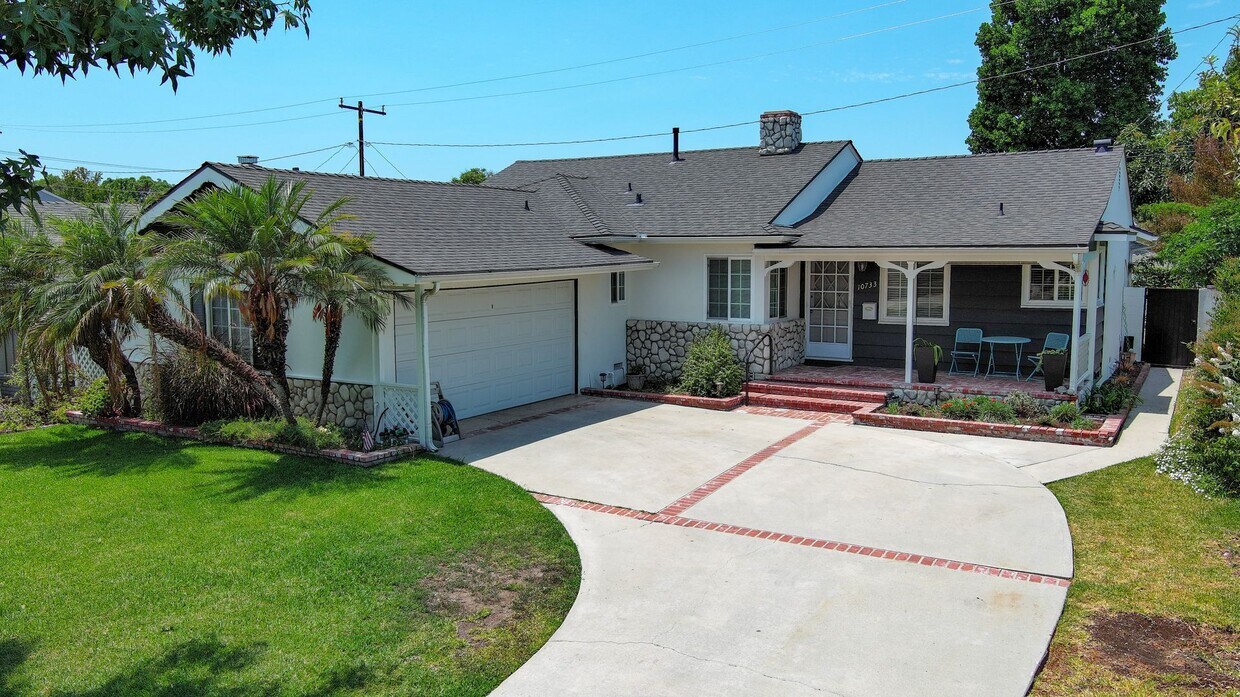 Foto principal - 4 Bed 2 Bath House in East Whittier Availa...
