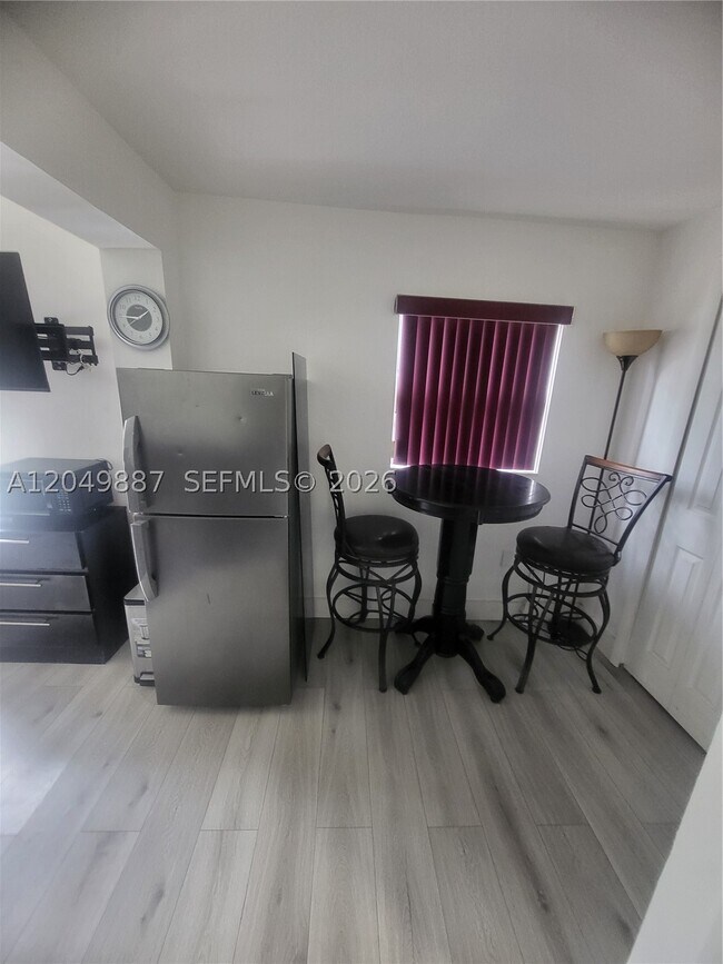 Foto del edificio - 4345 NW 203rd St
