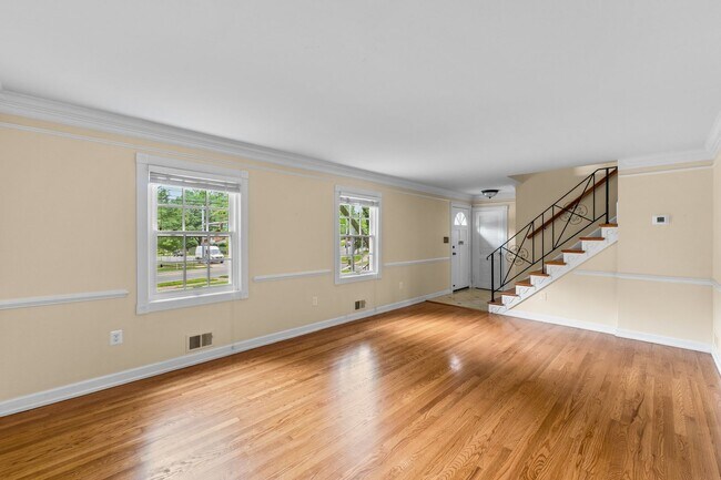 Building Photo - 4 Bed 3.5 Bath - Bethesda Colonial - Move ...