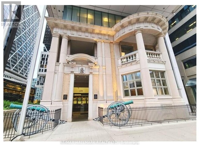 Building Photo - 426 University Ave