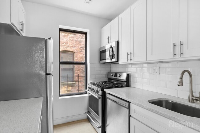 Building Photo - 100 Hart St