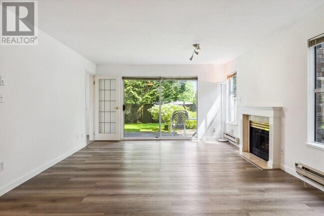 Photo du bâtiment - 7368-7368 Royal Oak Ave
