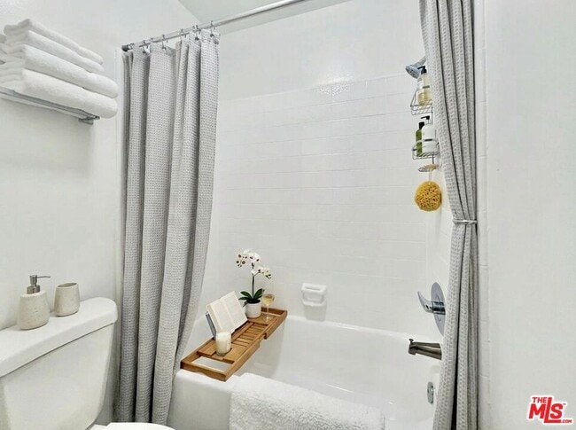 Foto del edificio - 5805 W 8th St