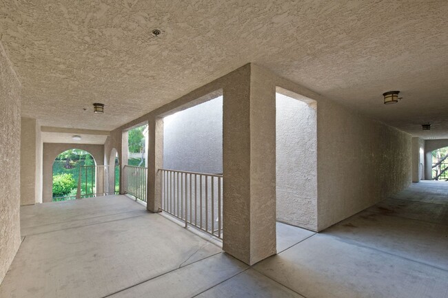 Building Photo - 1980 Las Colinas Cir