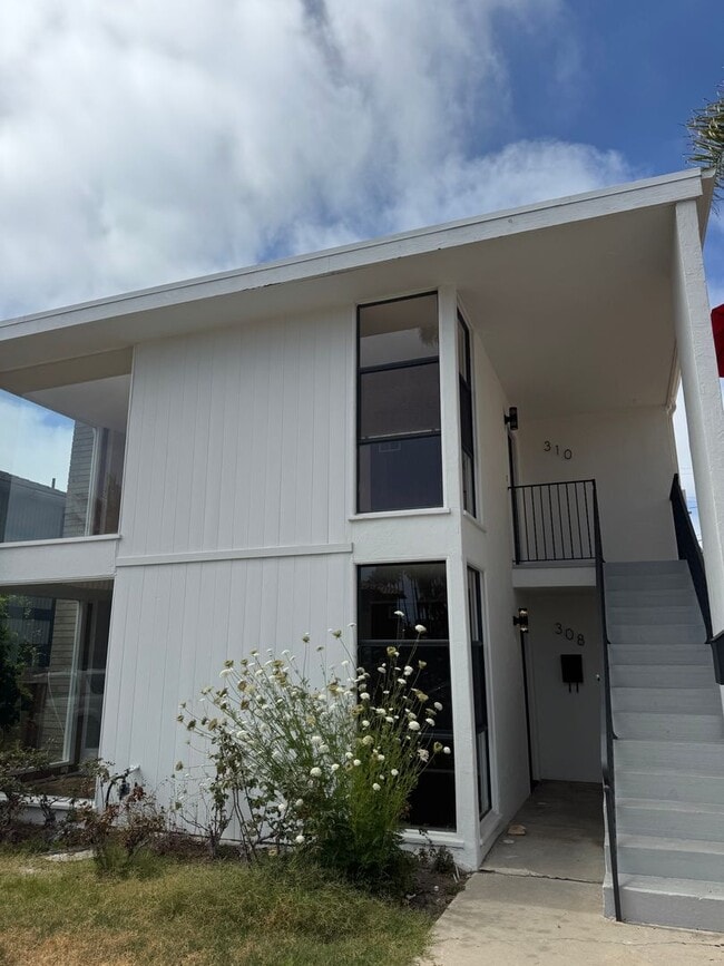 Building Photo - 308 Palomar Ave