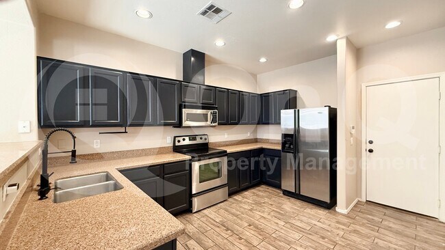 Building Photo - 1225 N 36th St