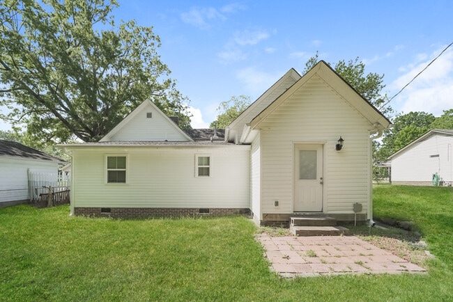 Building Photo - 205 Marion St