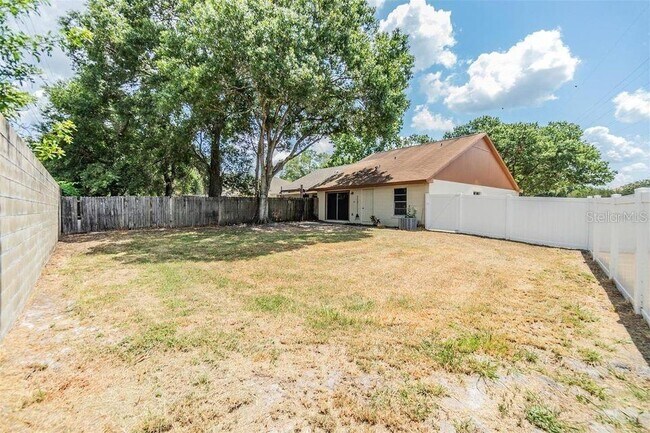 Foto del edificio - 3302 Laurel Dale Dr