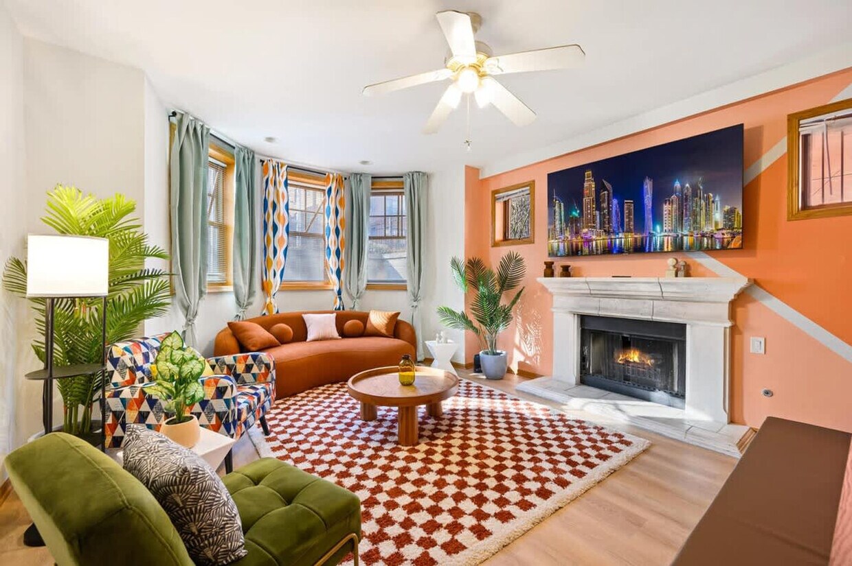 Primary Photo - 2032 W Pierce Ave