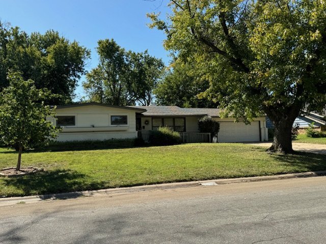 Foto del edificio - 3 bedroom, 2 bath home in the beautiful Westlink neighborhood in West Wichita.