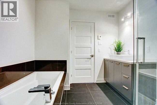 Building Photo - 412-426 Rue Sigouin