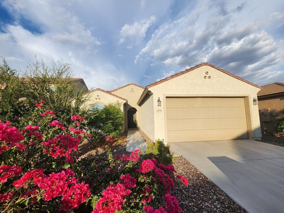 Primary Photo - Anthem at Merrill Ranch Rental!