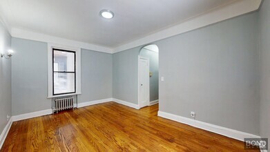 Building Photo - 215 W 80th St