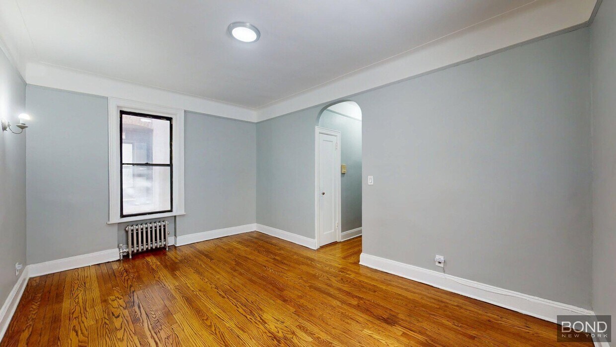 Foto principal - 215 W 80th St