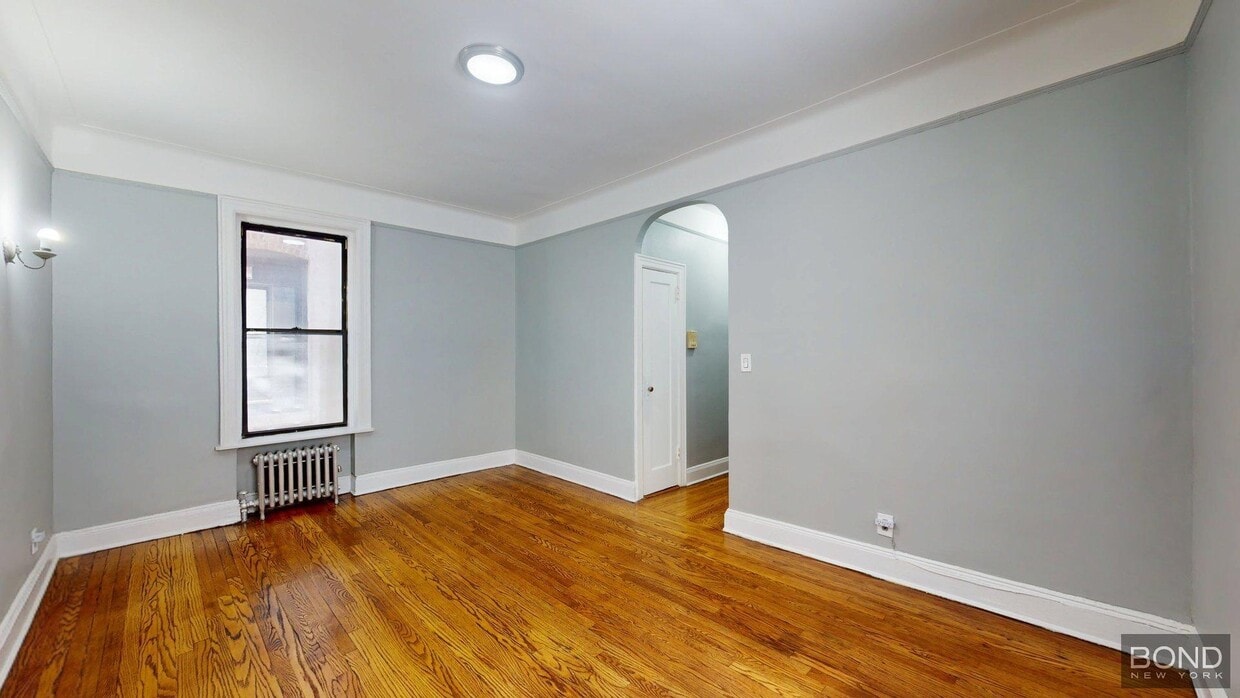 Primary Photo - 215 W 80th St