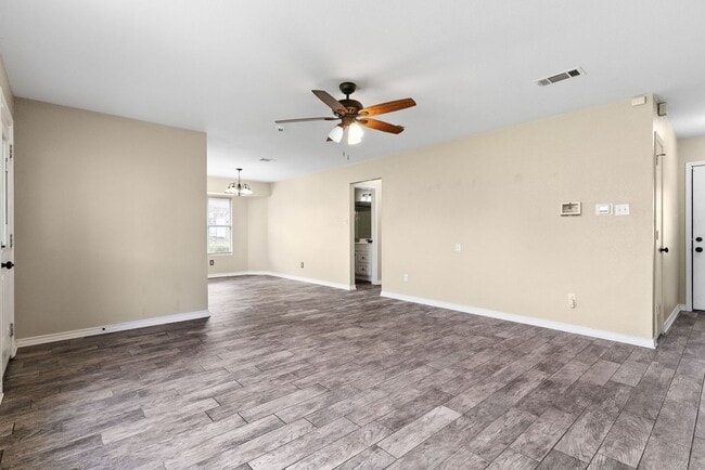 Foto del edificio - 4604 Greyhound Dr