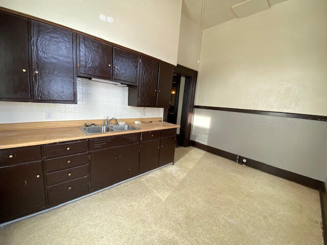 Foto del edificio - 423 W 4th St