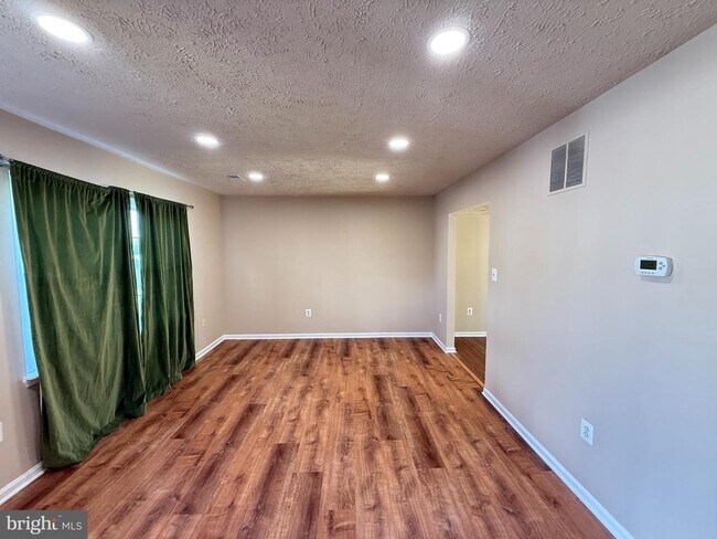 Foto del edificio - 8625 Reinecke Ct