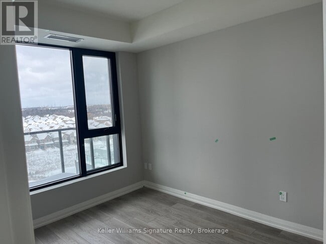 Photo du bâtiment - 1415-1415 Dundas St E
