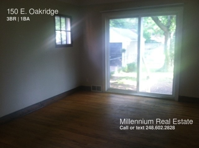 Building Photo - 150 E Oakridge St