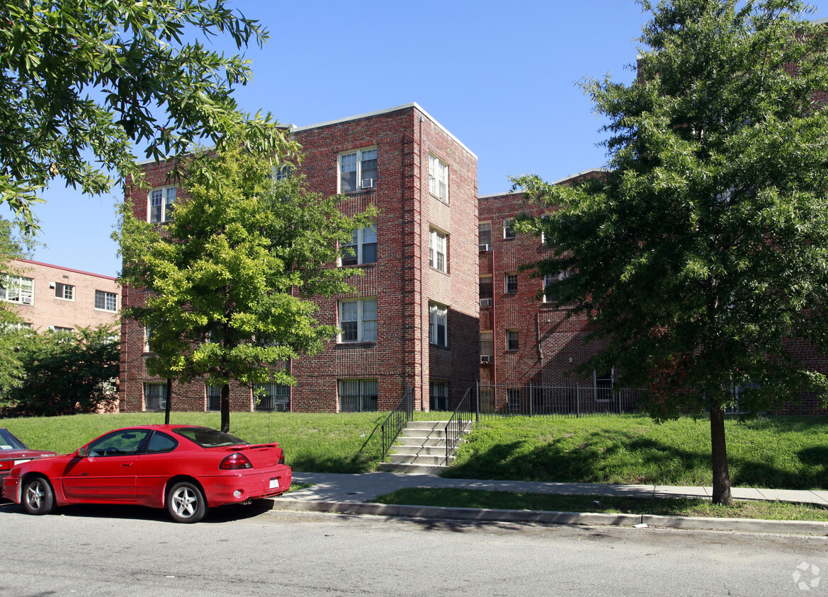 Foto del edificio - 1355 Peabody St NW