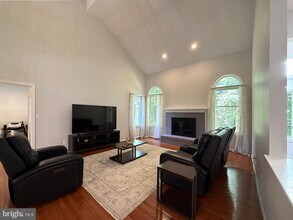 Building Photo - 8011 Lions Crest Way
