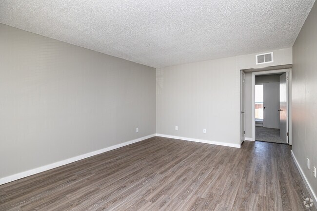 1BR, 1BA - 700SF - Deluxe - Sala de estar - The Avenue