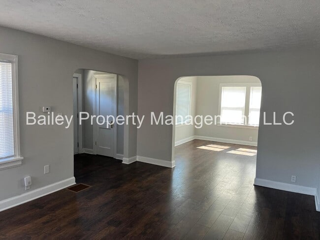 Foto del edificio - 5710 Barrett Ln