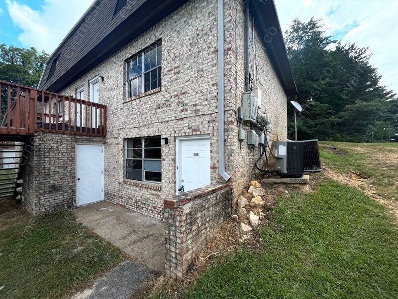 Primary Photo - 7611 Holiday Hills Dr
