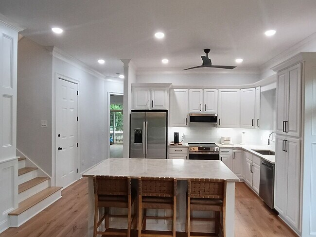 Building Photo - Four Bedroom Home Walking Distance to the Beach on Hilton Head!