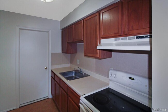 Foto del edificio - 24016 Hall Rd