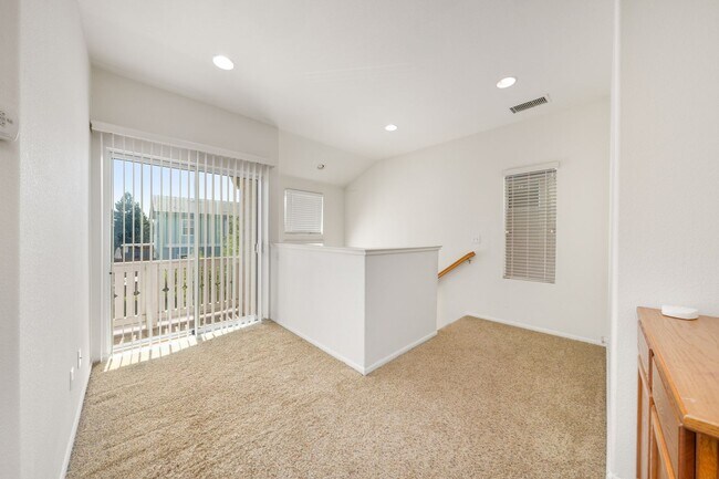 Building Photo - Charming 3 Bedroom 2.5 Bath 2 Story Home