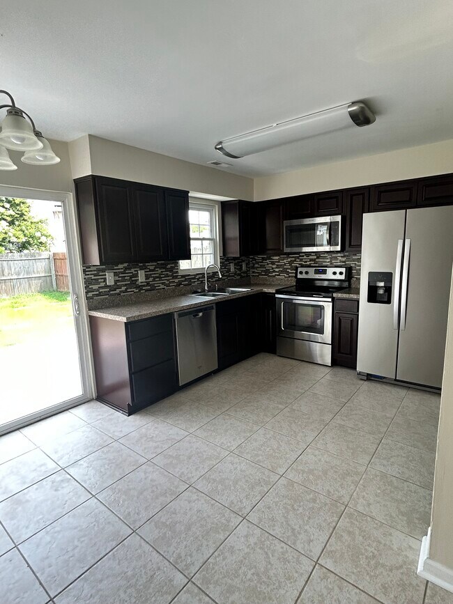 Cocina parte 1 - 718 Spence Cir