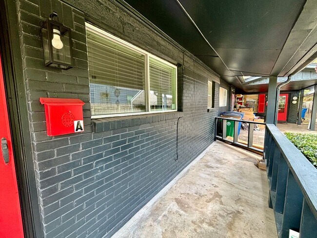 Foto del edificio - 5408 Sunshine Dr