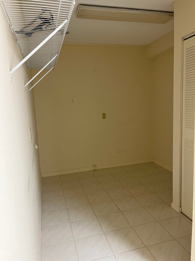 Building Photo - 1101 Seafarer Cir