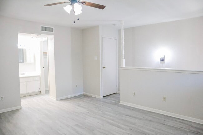 Building Photo - 10912 Gulf Fwy