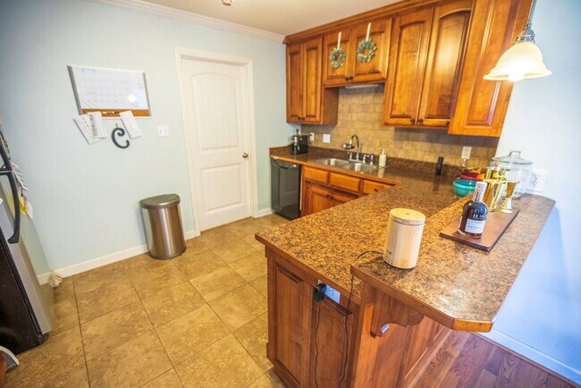 Foto del edificio - Charming Brick Home with Open Floor Plan & Great Outdoor Space in North Valdosta