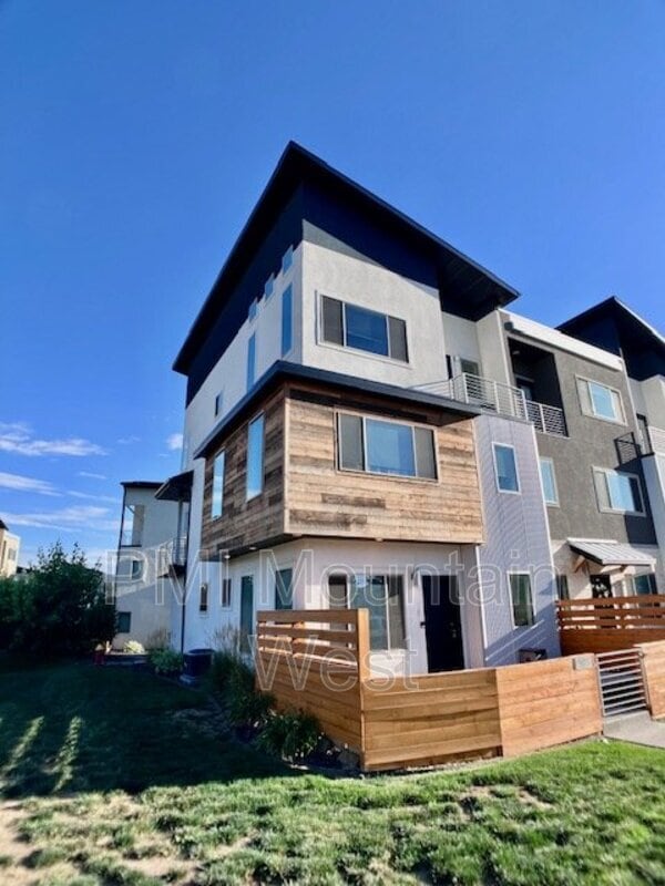 Building Photo - 503 W 2275 N