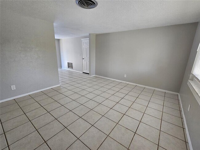 Foto del edificio - 300 74th Ave NE