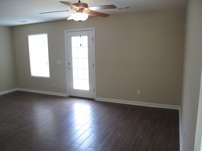 Building Photo - 105 Connor Lp