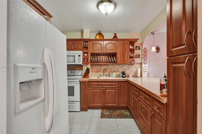 Building Photo - 440 E 23rd St