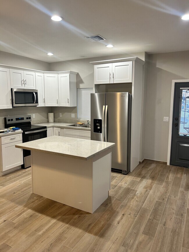 Foto del edificio - 382 W Quarry St