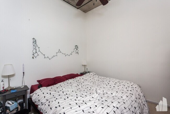 Building Photo - 6 S Laflin St