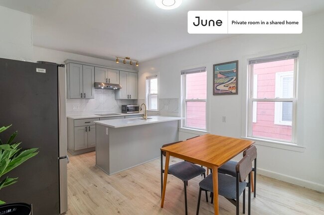 Building Photo - Room in Shared 4 bed/1 bath home in JFK/UMass
