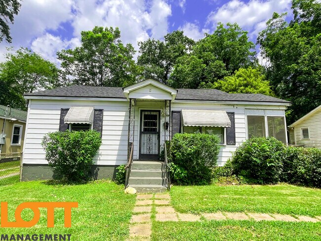 Building Photo - 20 Link St