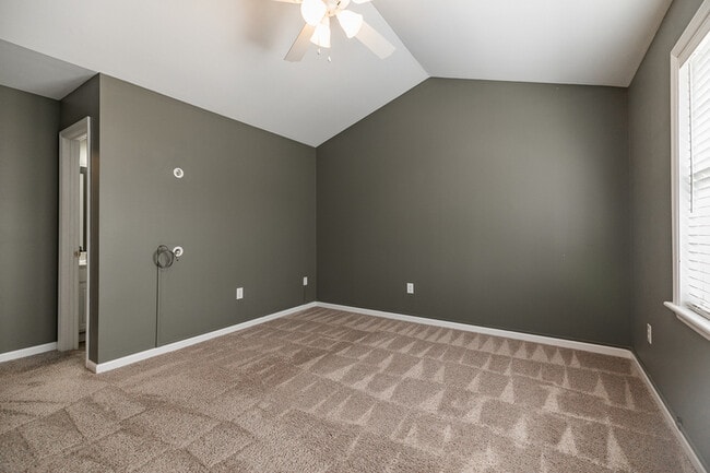 Building Photo - 425 Logmont Trace - 1